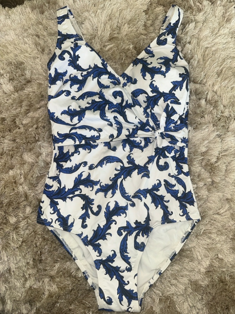 Kuny Barcelona bathing suit size 42 blue white
Scroll print